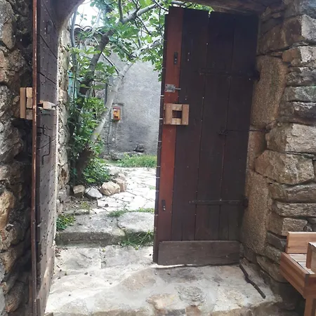 Entre Eaux Et Roches - Dans Maison Ardechoise De Caractere Daire